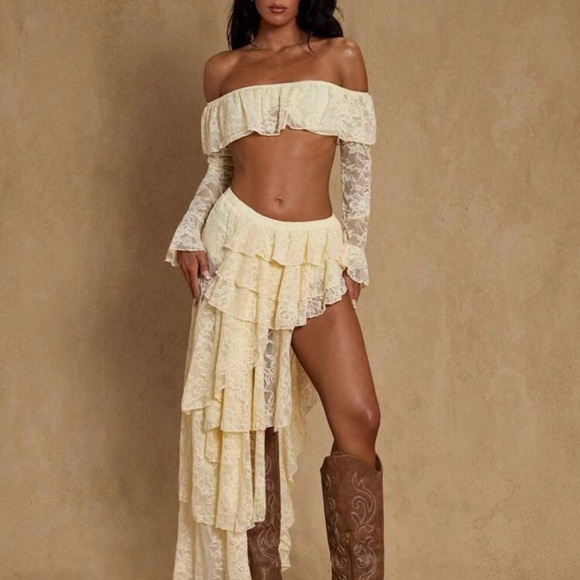 Off-Shoulder Lace Two-Piece Set - Picture 3 of 3
